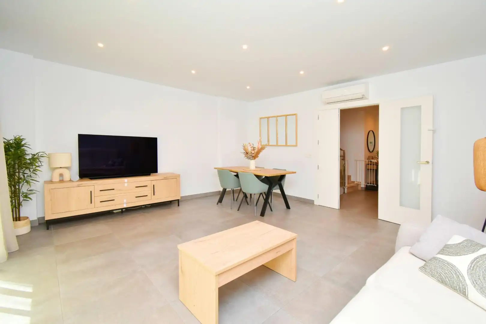 Sala de estar de Casa o chalet en venta en Almería con Aire acondicionado, Terraza y Trastero
