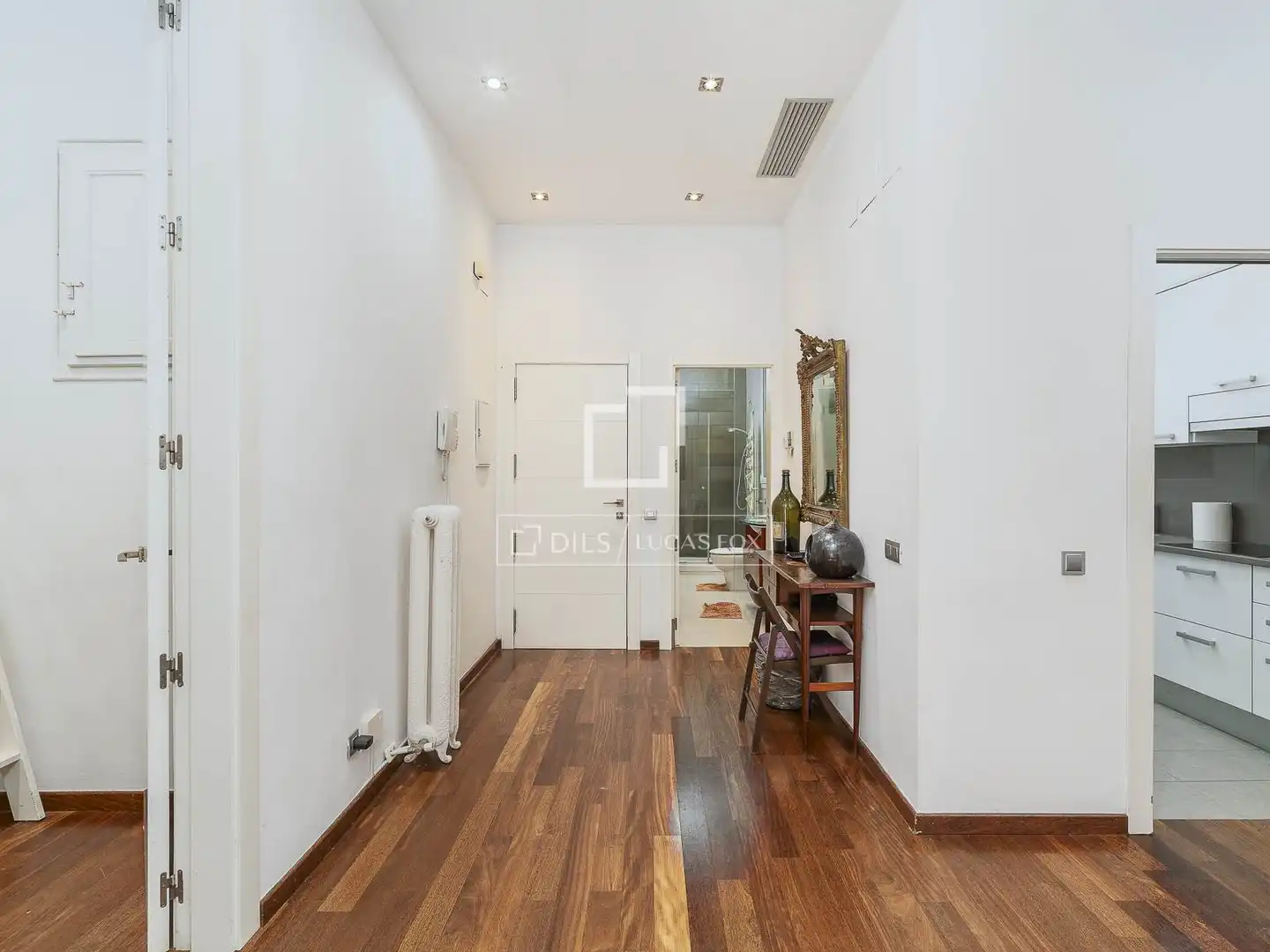 Wohnung zum Verkauf in Barcelona mit Klimaanlage, Heizung und Balkon