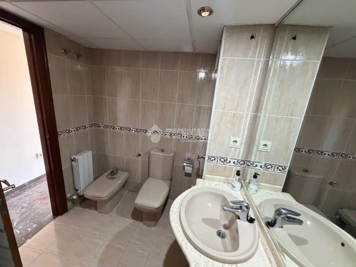 Badezimmer von Wohnung zum Verkauf in Jaén mit Terrasse