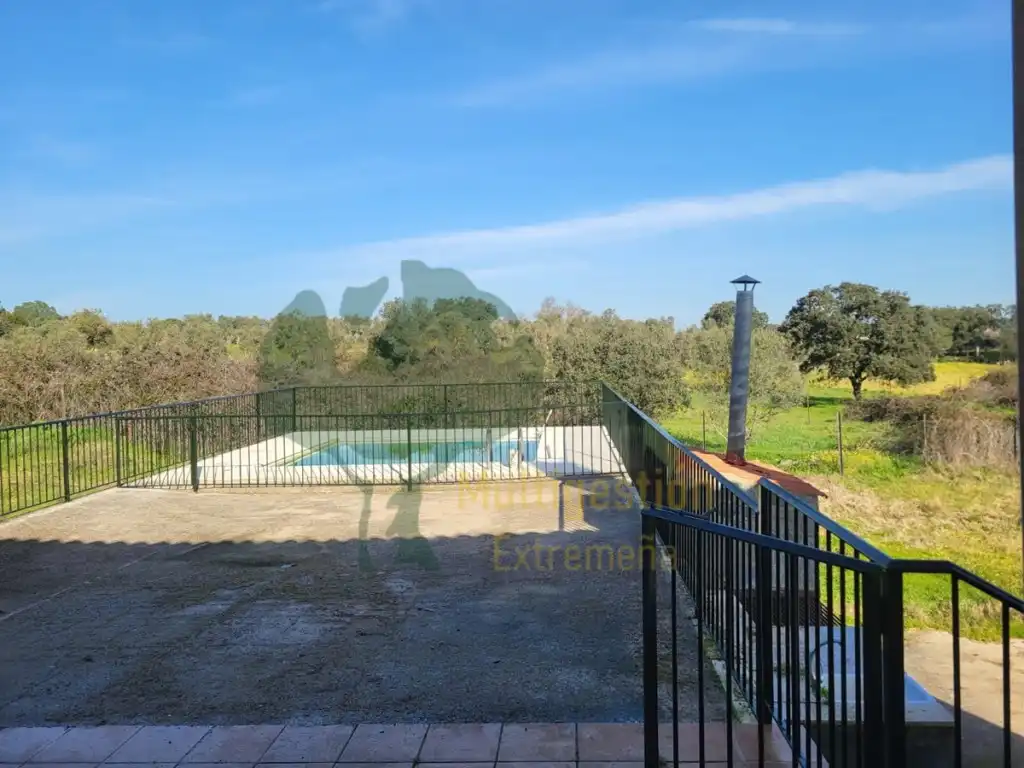 Piscina de Finca rústica en venta en Arroyo de la Luz