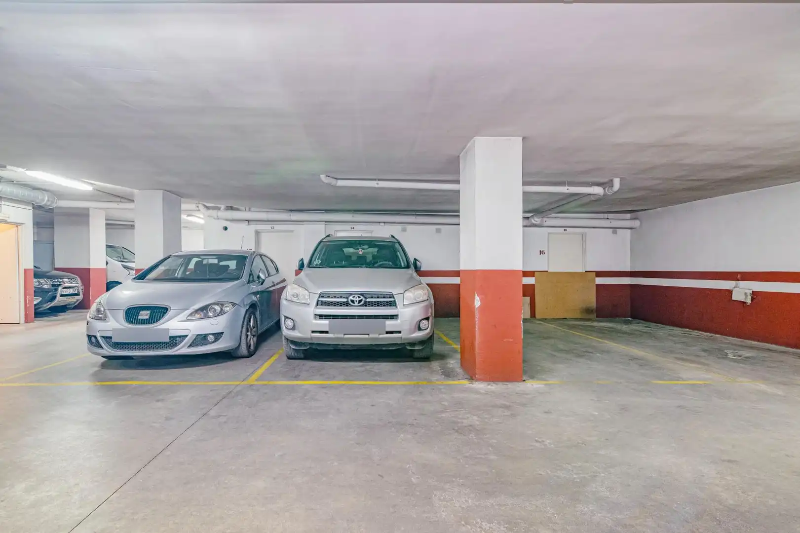 Parking de Piso en venta en Granada con Calefacción