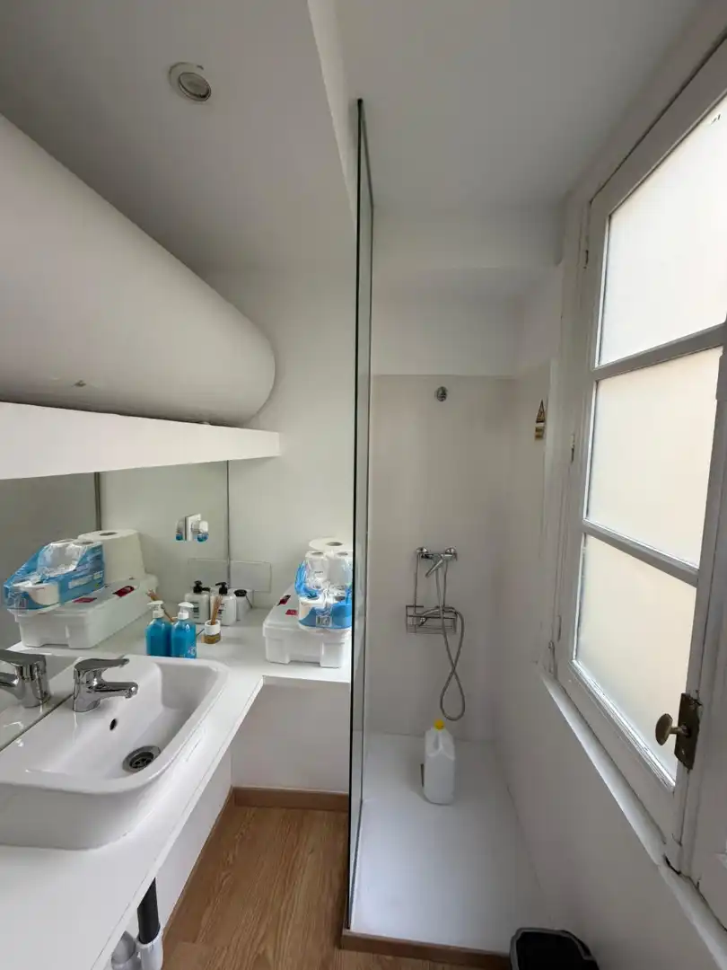 Baño de Oficina de alquiler en Madrid con Aire acondicionado, Calefacción y Terraza