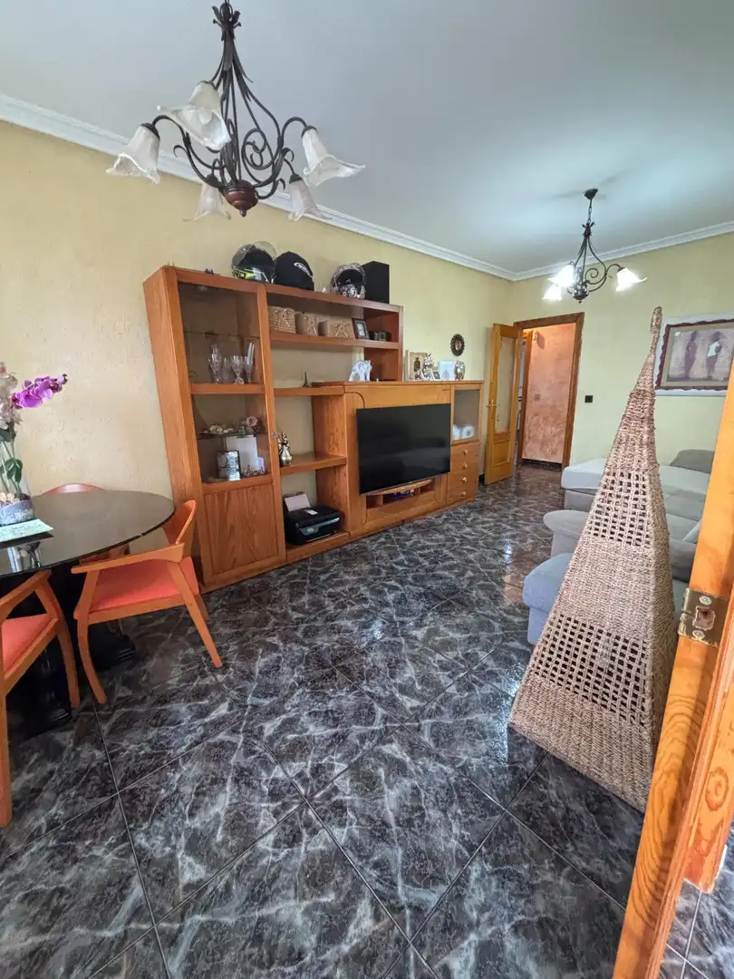 Casa adosada en venta en Calle MARIA DE ZAYAS-B SANTIAGO, 28, Miranda