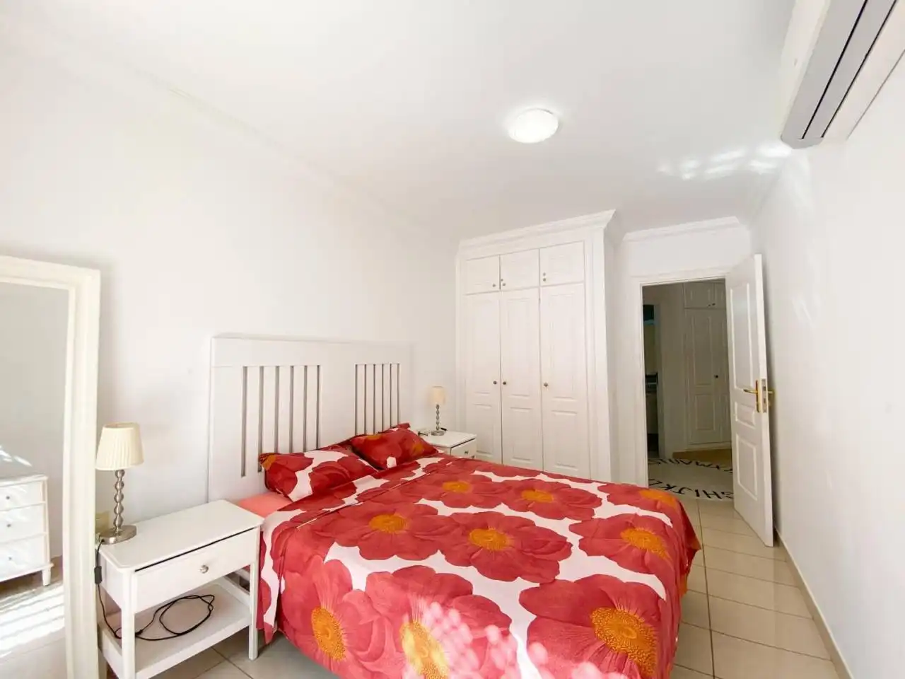 Habitación de Apartamento en venta en Adeje con Amueblado y Piscina comunitaria