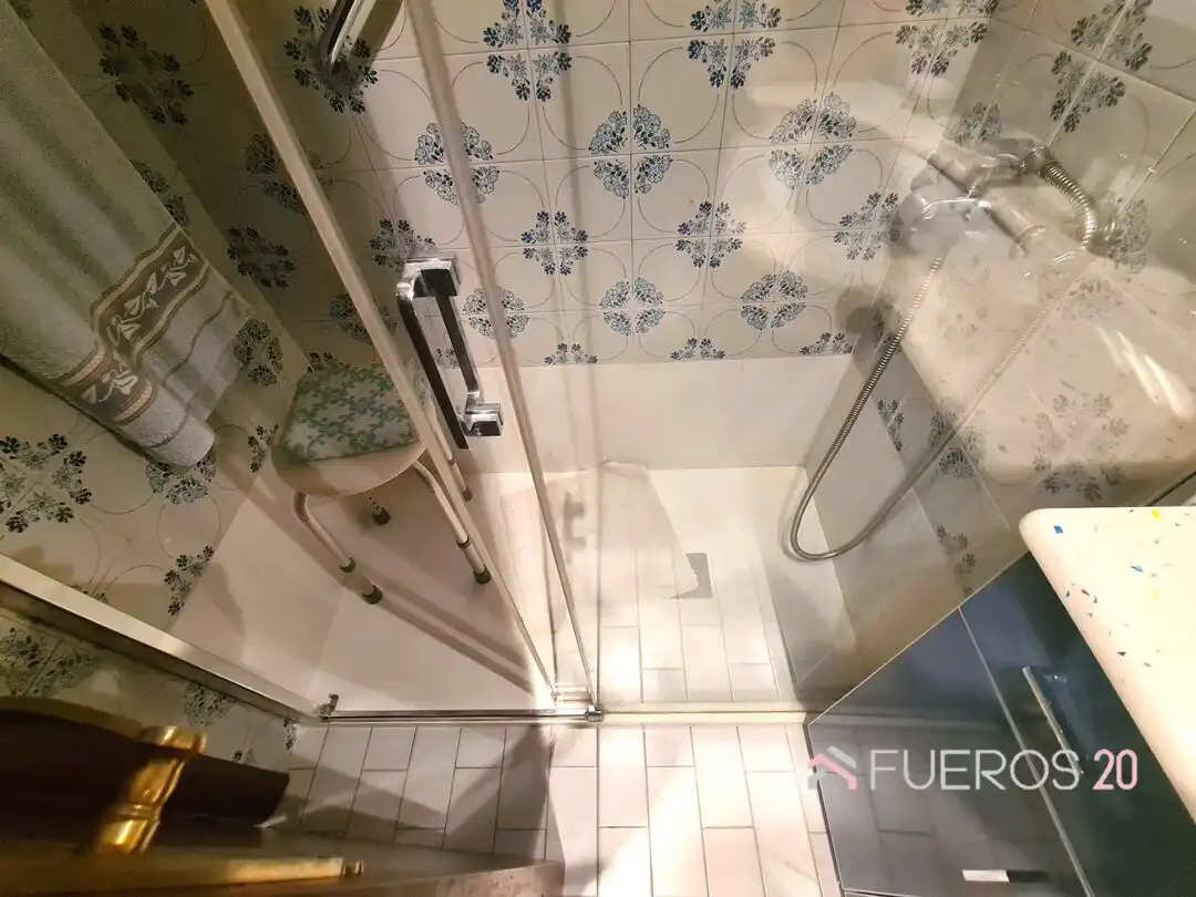 Baño de Piso en venta en Barakaldo  con Calefacción, Terraza y Trastero