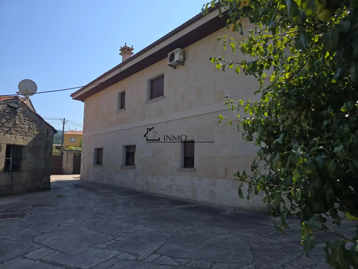 Vista exterior de Casa o xalet en venda en Valga amb Calefacció, Jardí privat i Terrassa