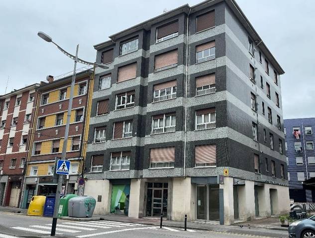 Local comercial en Venta en Santa Marina - Polígono