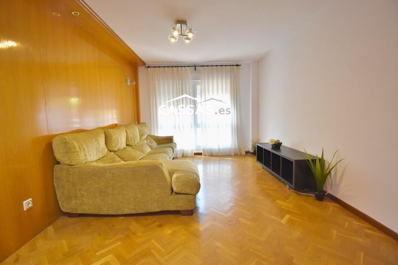Sala d'estar de Pis en venda en Torrejón de Ardoz amb Calefacció, Parquet i Piscina comunitària