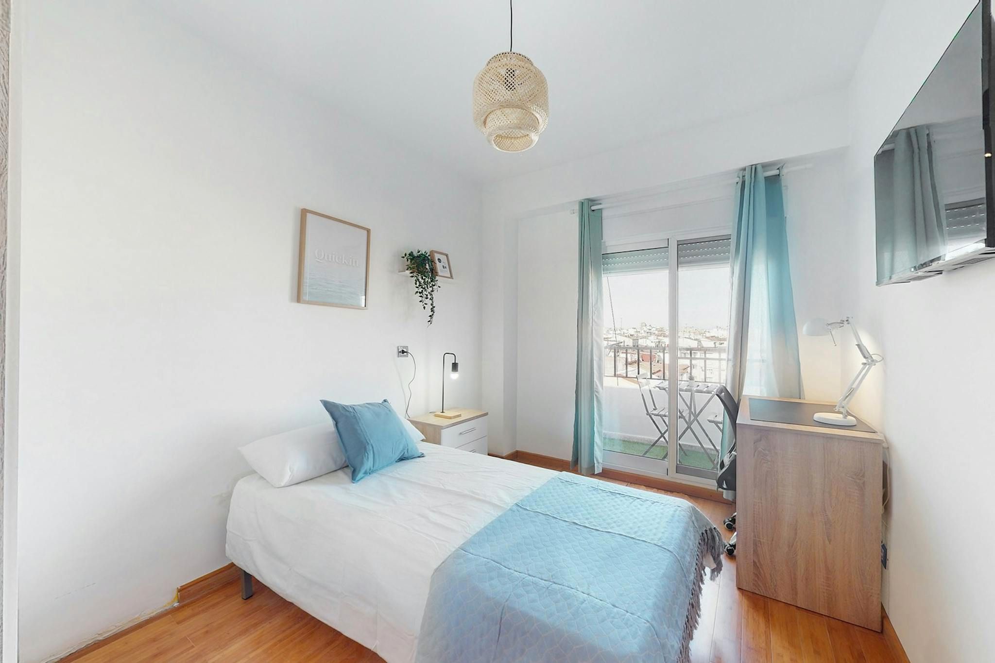 Bedroom of Flat to share in  Valencia Capital  with Air Conditioner, Heating and Furnished