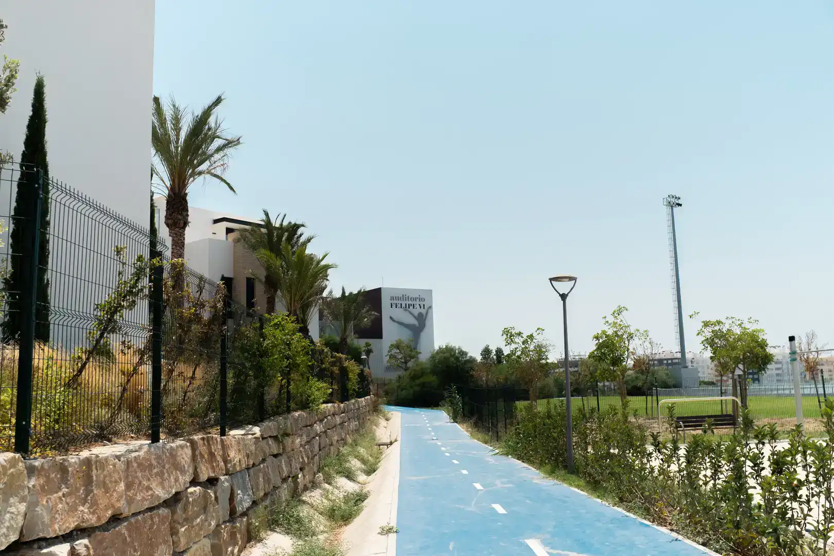 Exterior view of Flat for sale in Estepona  with Air Conditioner, Terrace and Swimming Pool