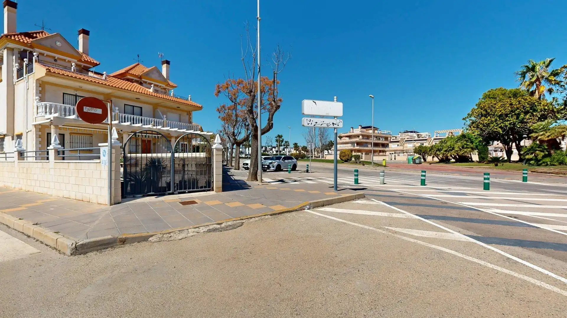 Vista exterior de Casa adosada en venta en Pilar de la Horadada con Jardín privado, Terraza y Balcón