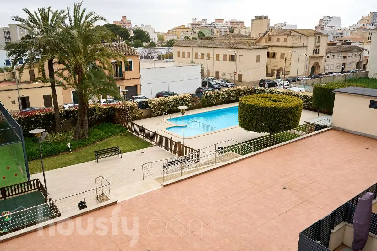 Swimming pool of Flat for sale in  Palma de Mallorca  with Air Conditioner, Heating and Private garden