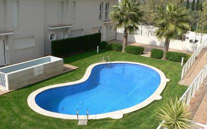 Piscina de Apartament de lloguer en Castell-Platja d'Aro amb Terrassa