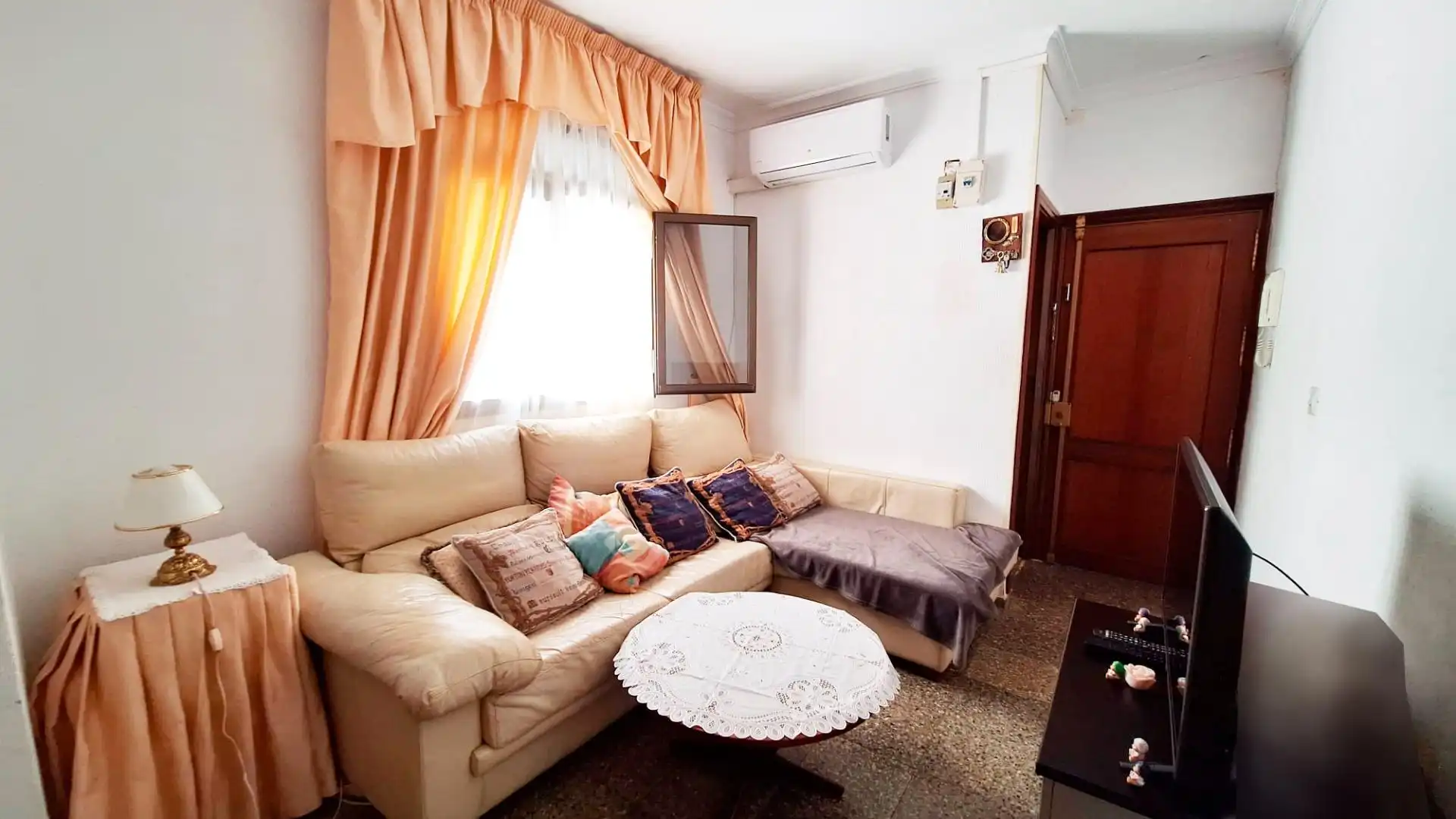 Living room of Flat for sale in Córdoba  with Air Conditioner and Heating