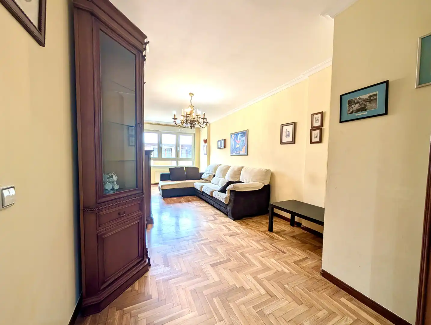 Sala d'estar de Pis de lloguer en Gijón  amb Calefacció