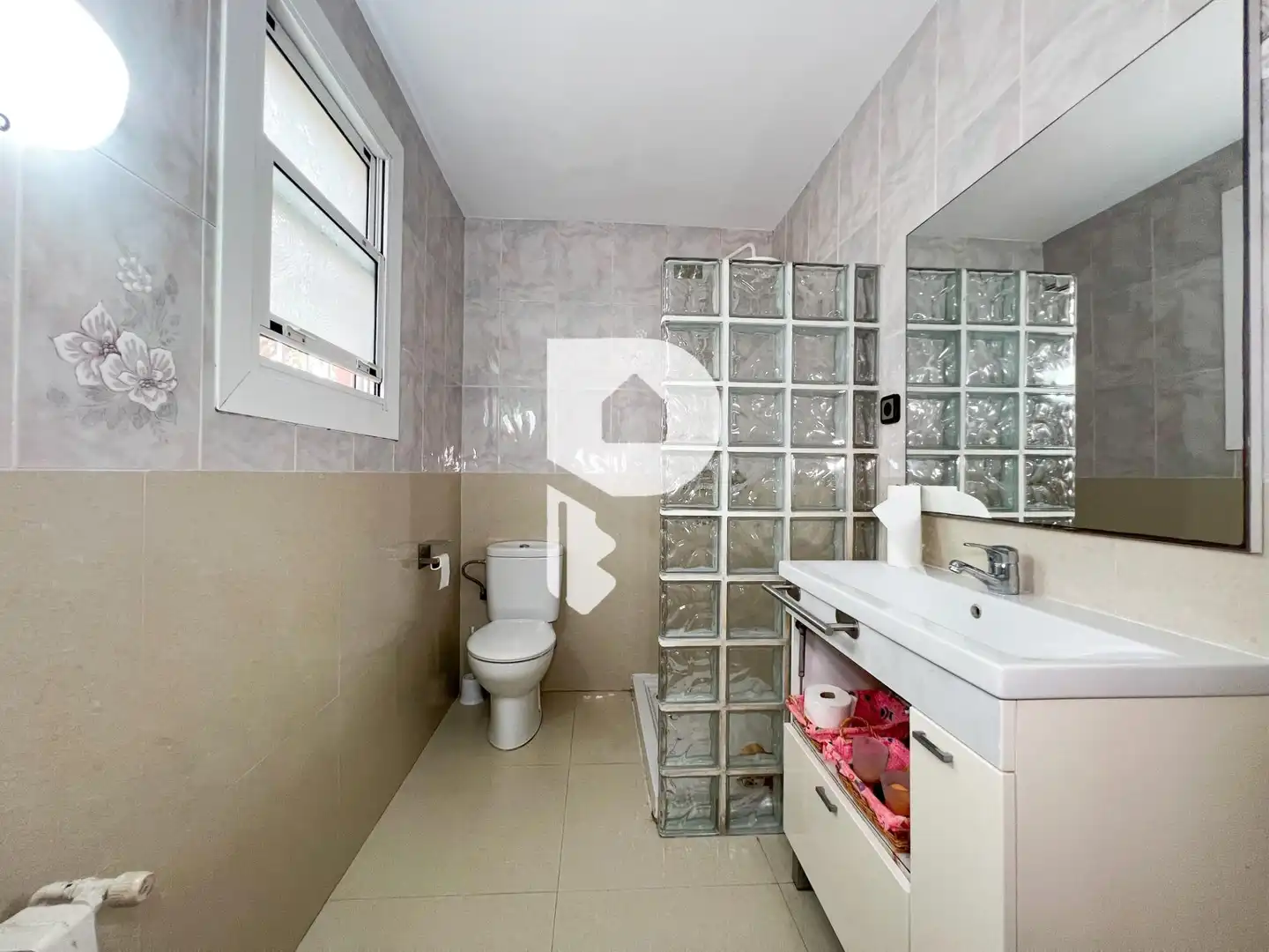 Baño de Casa o chalet en venta en Sant Boi de Llobregat con Calefacción, Jardín privado y Terraza
