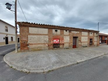 Casa amb balcó en venda a Muñosancho