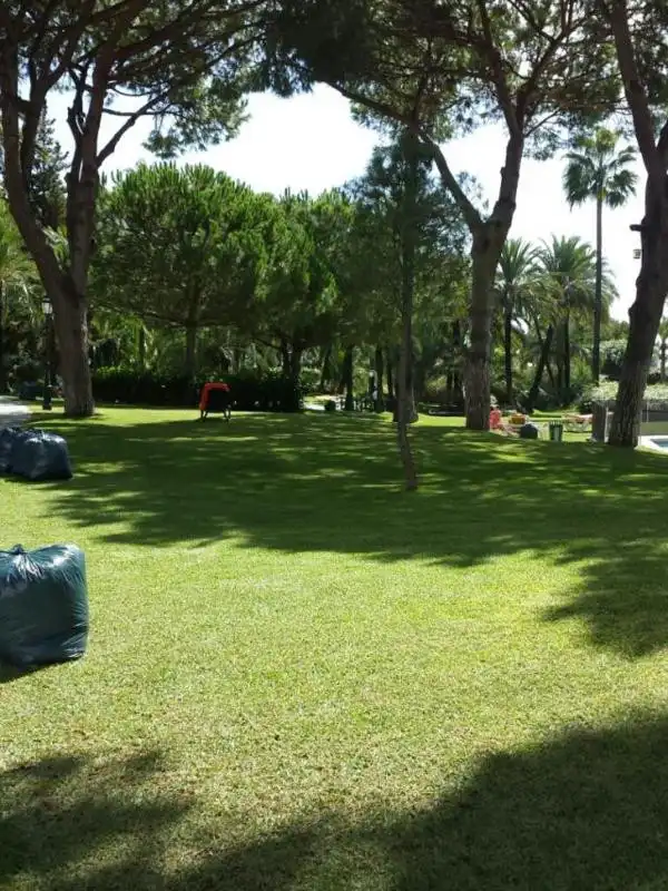 Jardín de Ático en venta en Marbella con Aire acondicionado, Terraza y Trastero