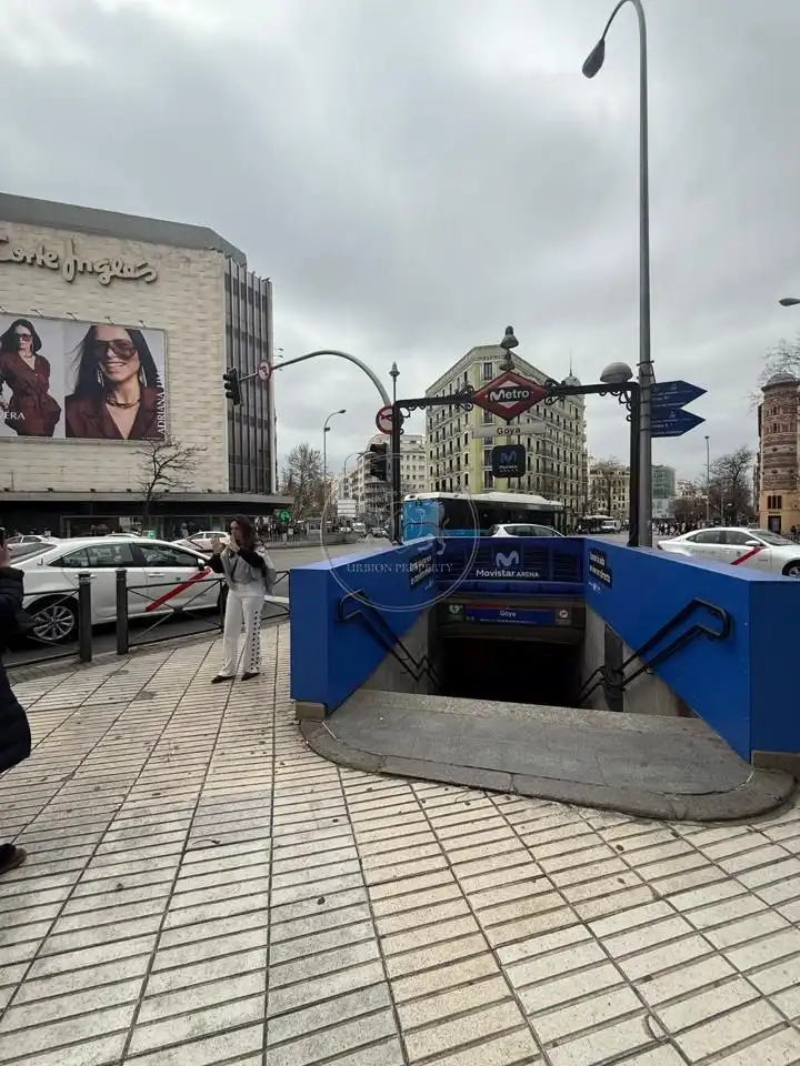 Außenansicht von Büro zur Miete in Madrid mit Klimaanlage