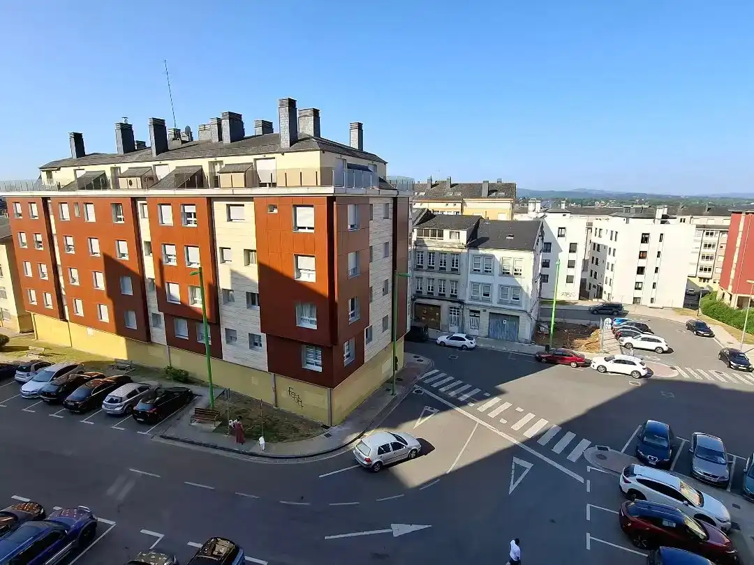 Vista exterior de Pis en venda en Lugo amb Jardí privat, Parquet i Traster