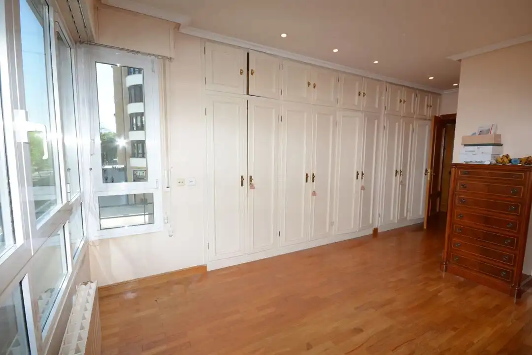 Habitación de Piso en venta en Donostia - San Sebastián  con Calefacción, Terraza y Trastero