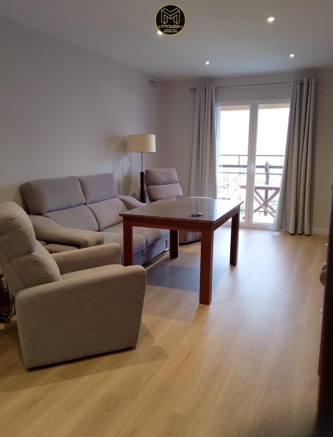 Sala d'estar de Pis de lloguer en  Jaén Capital amb Calefacció, Parquet i Balcó