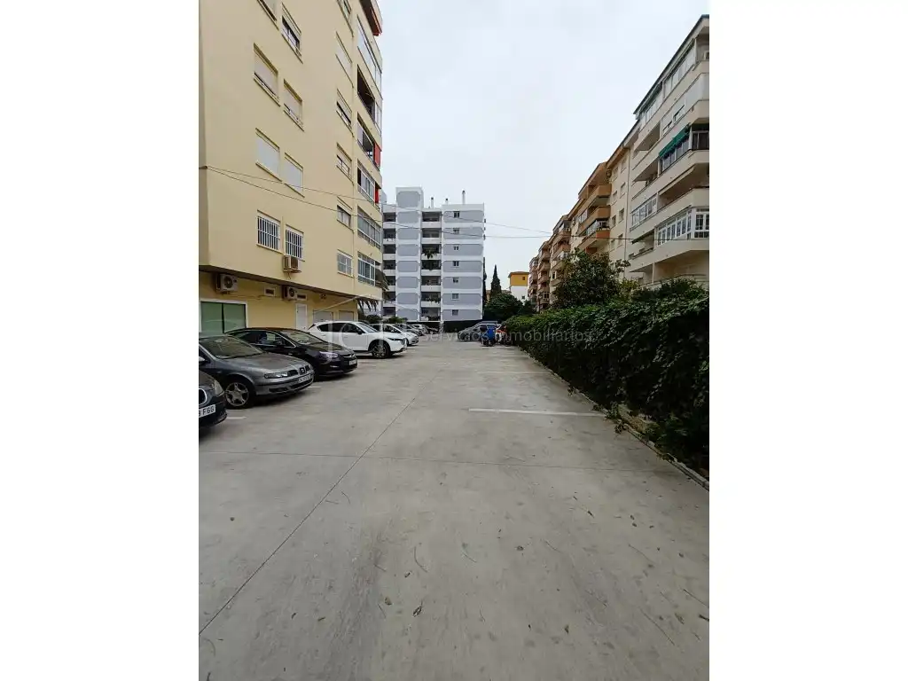Parking de Piso en venta en Fuengirola con Piscina, Horno y Lavadora
