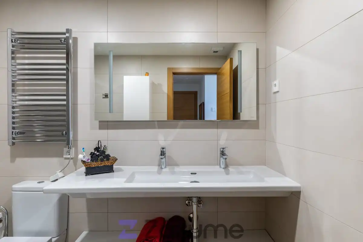 Bathroom of Flat for rent in Madrid  with Air Conditioner, Private garden and Terrace