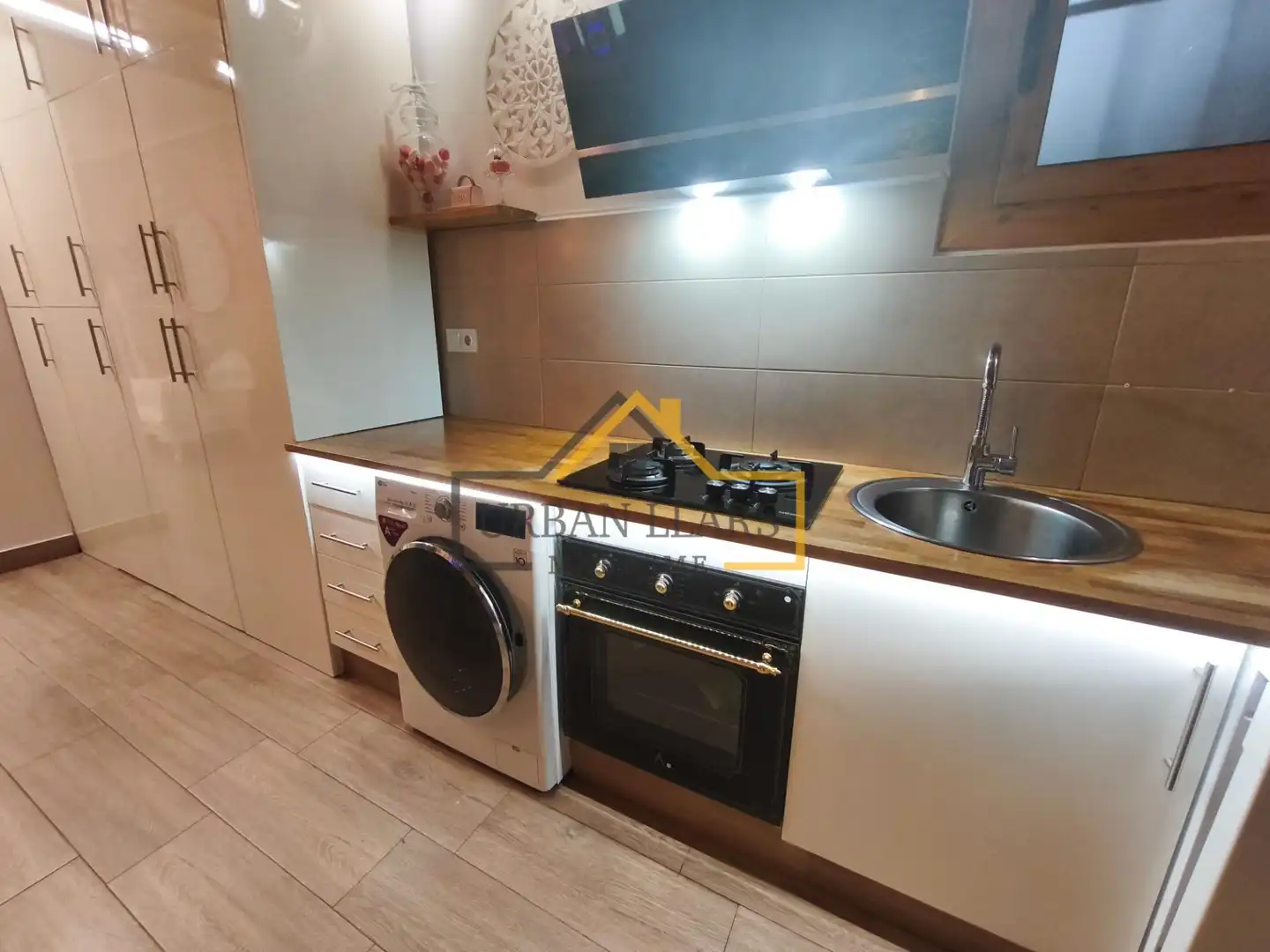 Cocina de Planta baja en venta en Barcelona con Aire acondicionado, Calefacción y Parquet