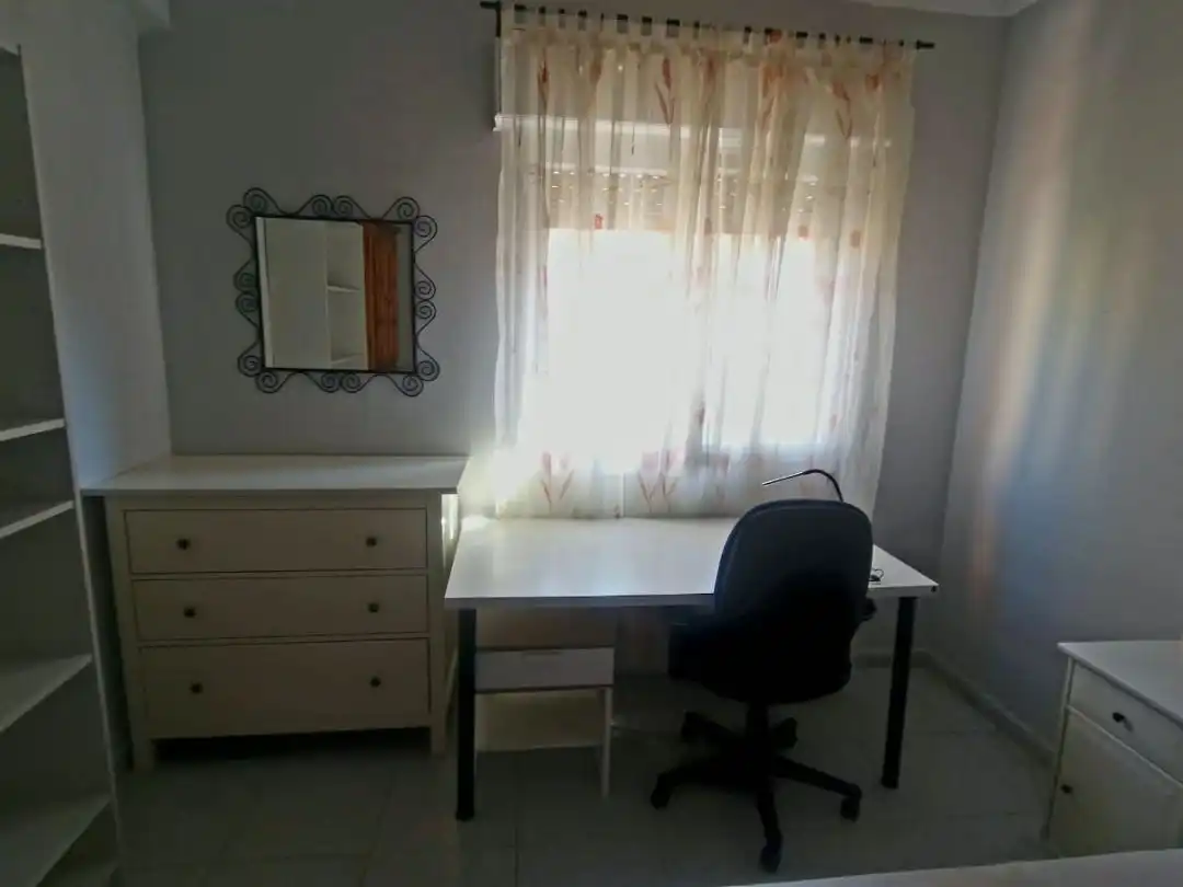 Habitación de Piso para compartir en Madrid con Calefacción, Terraza y Amueblado