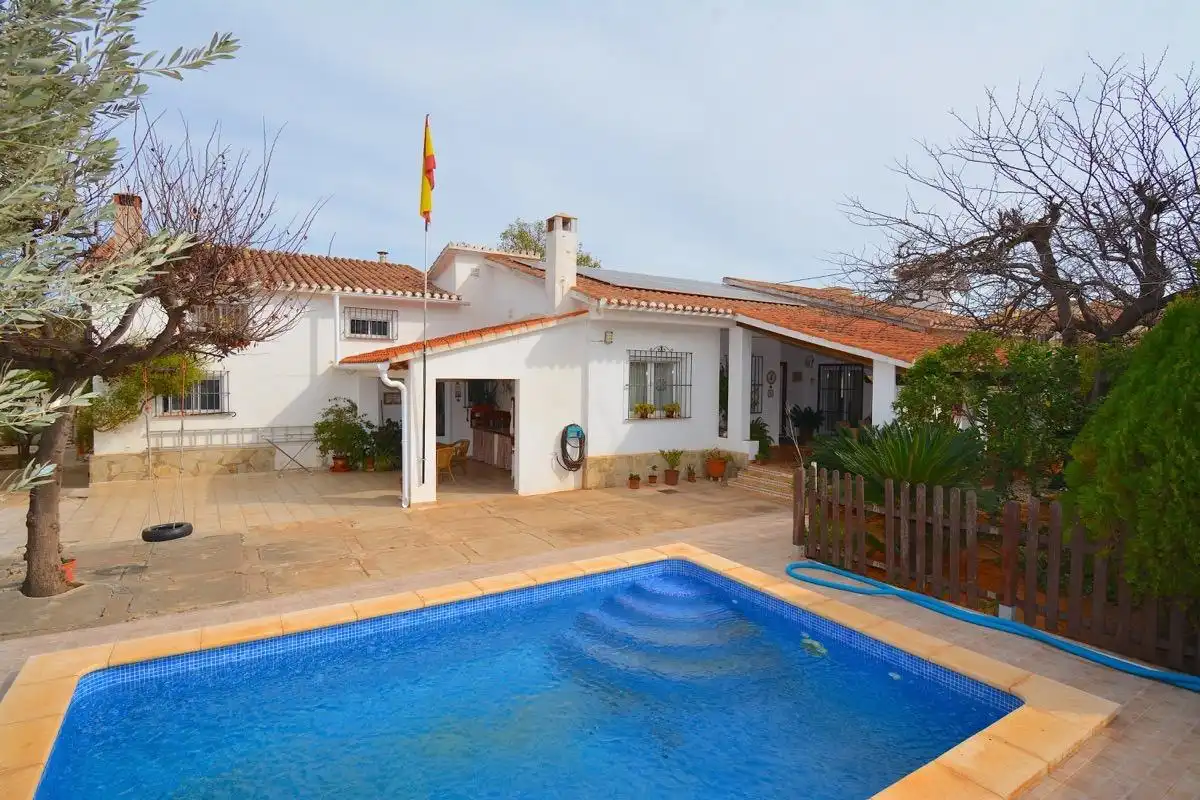 Villa con piscina in vendita a El Montgó