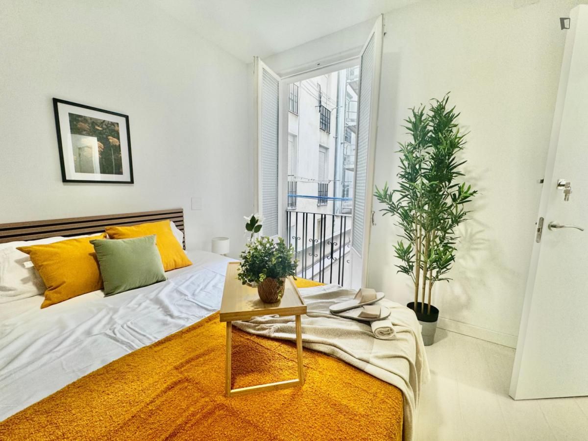 Dormitori de Apartament de lloguer en  Madrid Capital amb Moblat, Forn i Rentadora