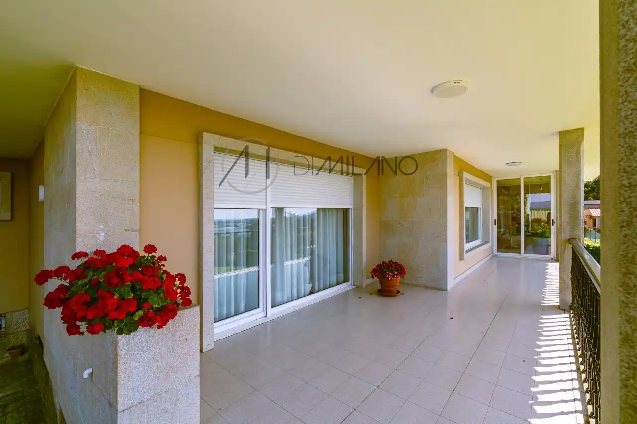Casa o chalet en venta en Vigo  con Calefacción, Jardín privado y Parquet