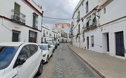 Vista exterior de Pis en venda en Carmona amb Aire condicionat i Balcó