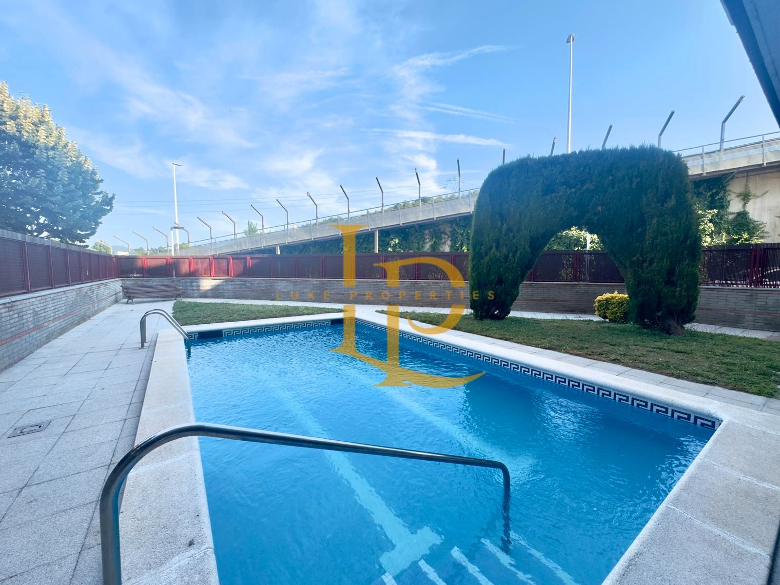 Schwimmbecken von Wohnung zum verkauf in Sant Andreu de la Barca mit Klimaanlage, Heizung und Balkon