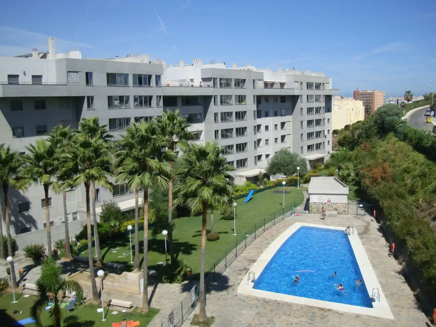 Vista exterior de Piso de alquiler en Fuengirola con Aire acondicionado, Calefacción y Terraza