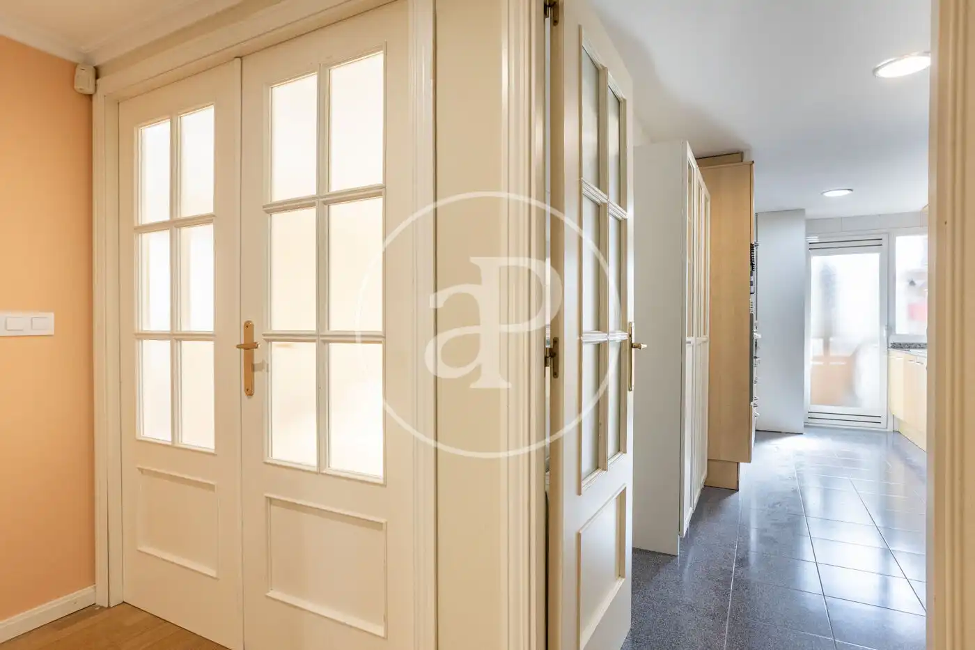 Wohnung zur Miete in Valencia mit Klimaanlage, Heizung und Privatgarten