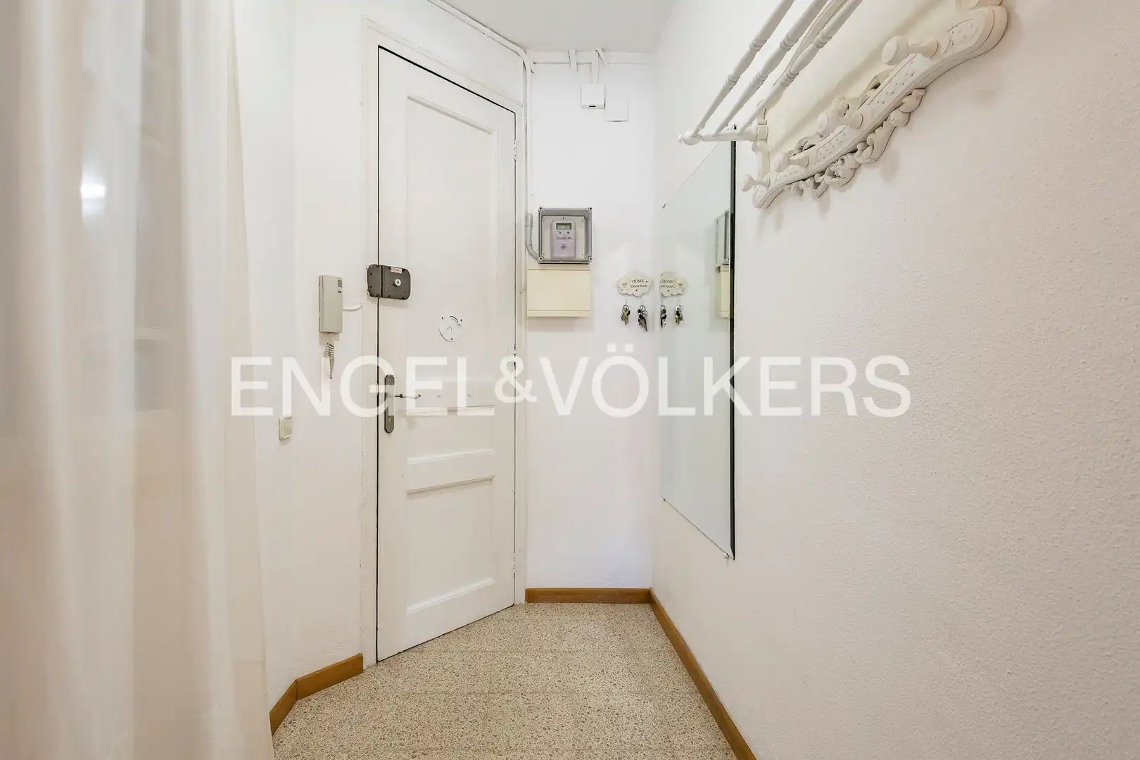 Wohnung zum Verkauf in Barcelona mit Klimaanlage, Heizung und Terrasse