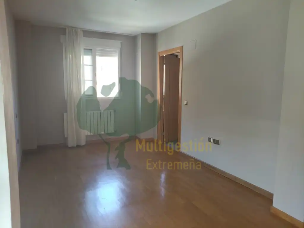 Habitación de Piso en venta en Cáceres con Aire acondicionado, Jardín privado y Piscina comunitaria