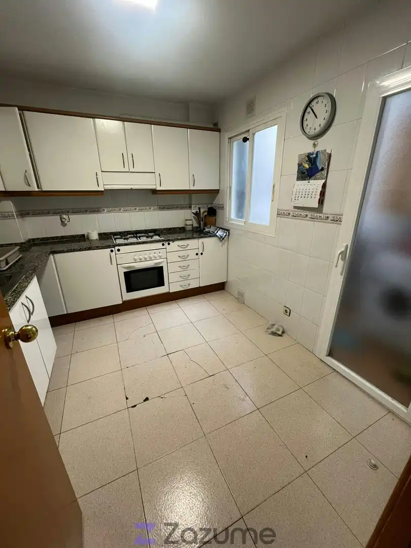Cuina de Pis de lloguer en L'Hospitalet de Llobregat amb Aire condicionat, Calefacció i Terrassa