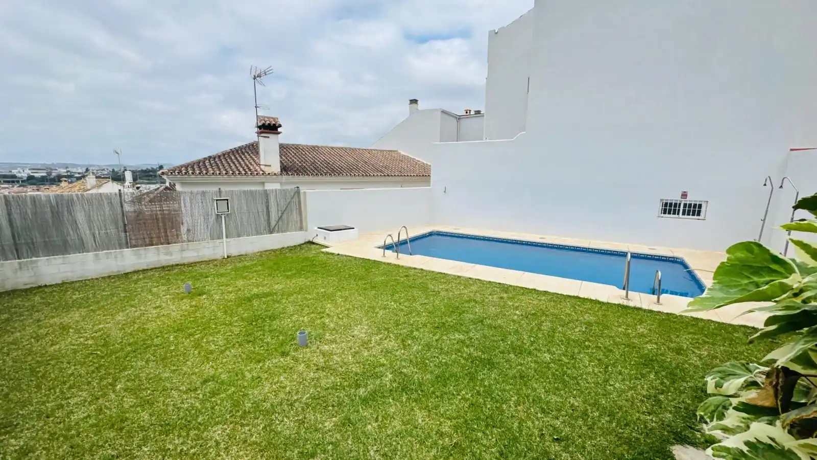 Piscina de Casa o xalet en venda en Fuengirola amb Aire condicionat, Calefacció i Jardí privat