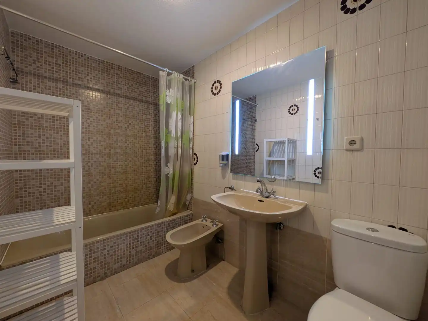 Bathroom of Flat for rent in Chamberí