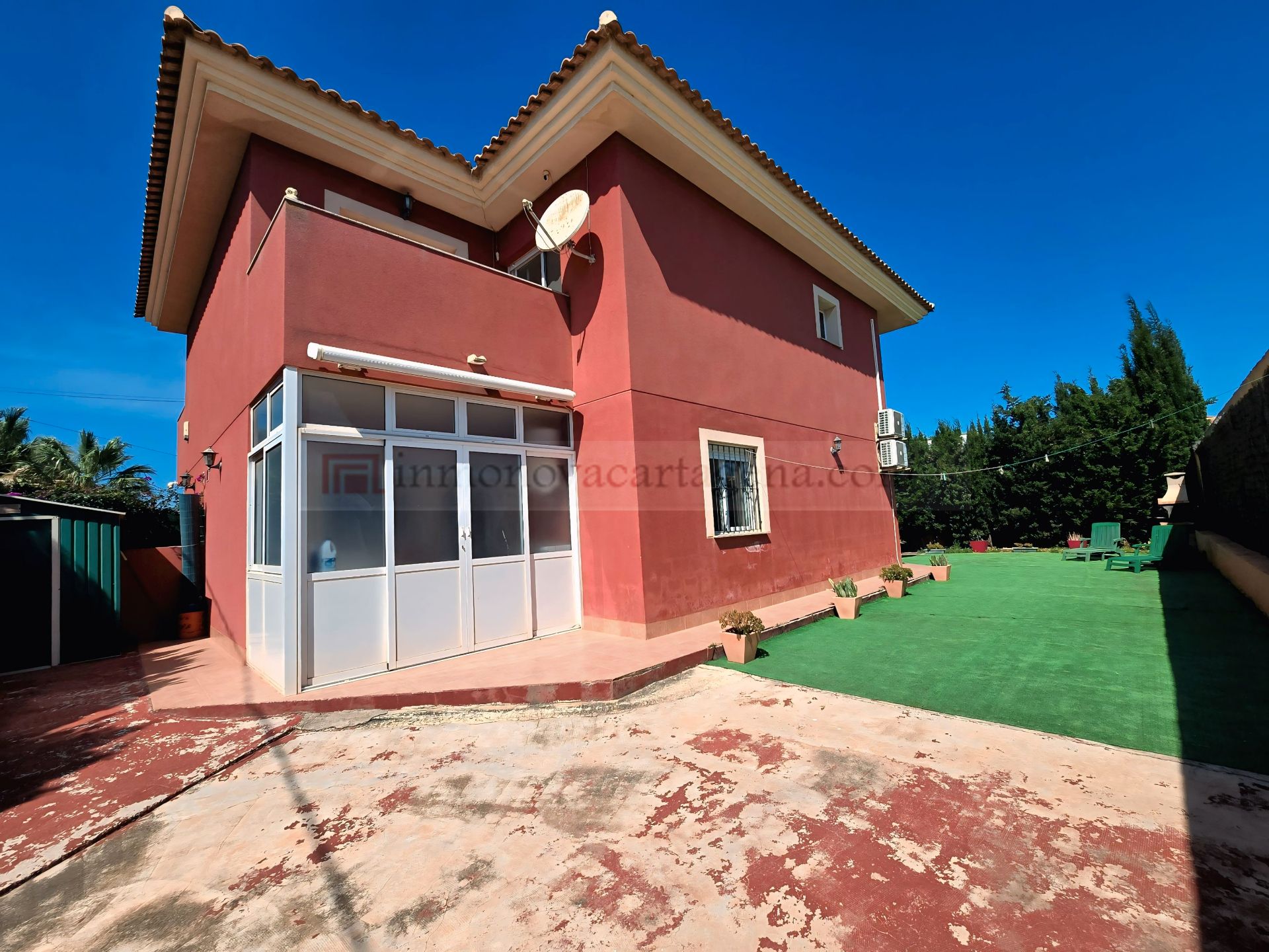Vista exterior de Casa o xalet en venda en Cartagena amb Aire condicionat, Jardí privat i Terrassa