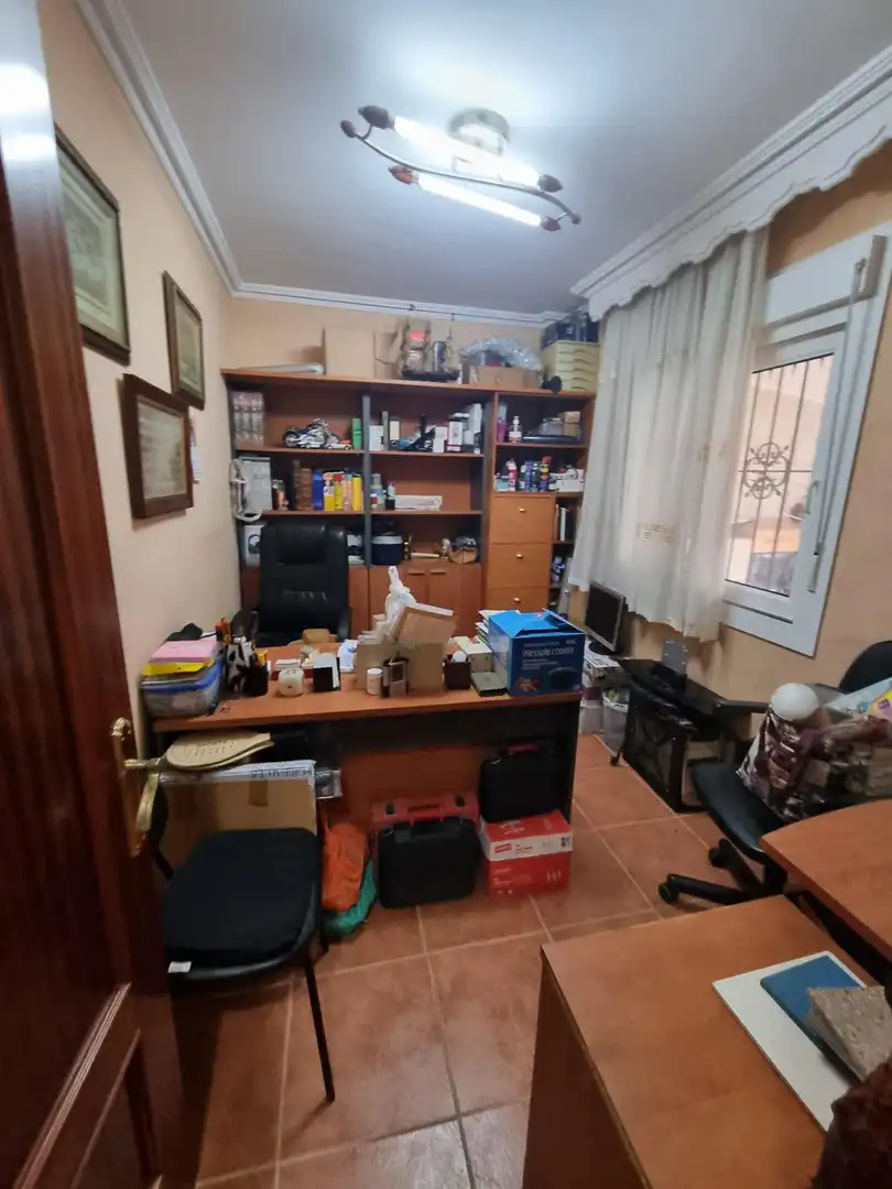 Casa adosada en venda en Algeciras amb Jardí privat, Traster i Piscina comunitària