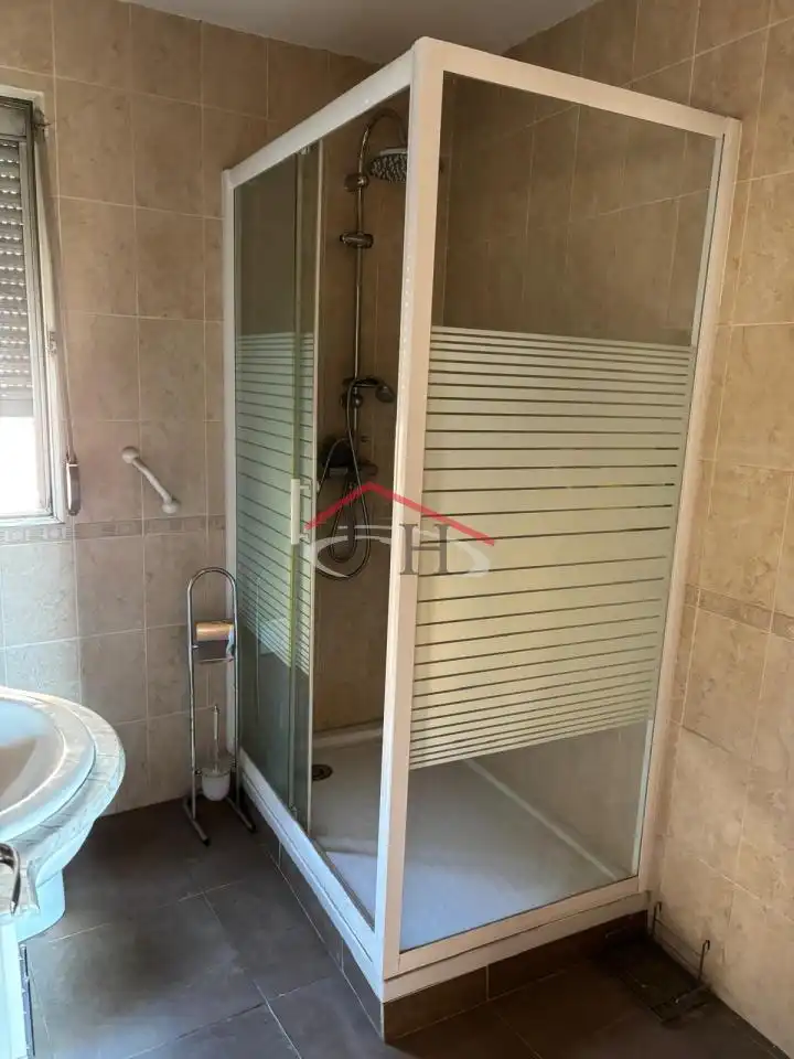 Bany de Casa o xalet en venda en León Capital  amb Calefacció