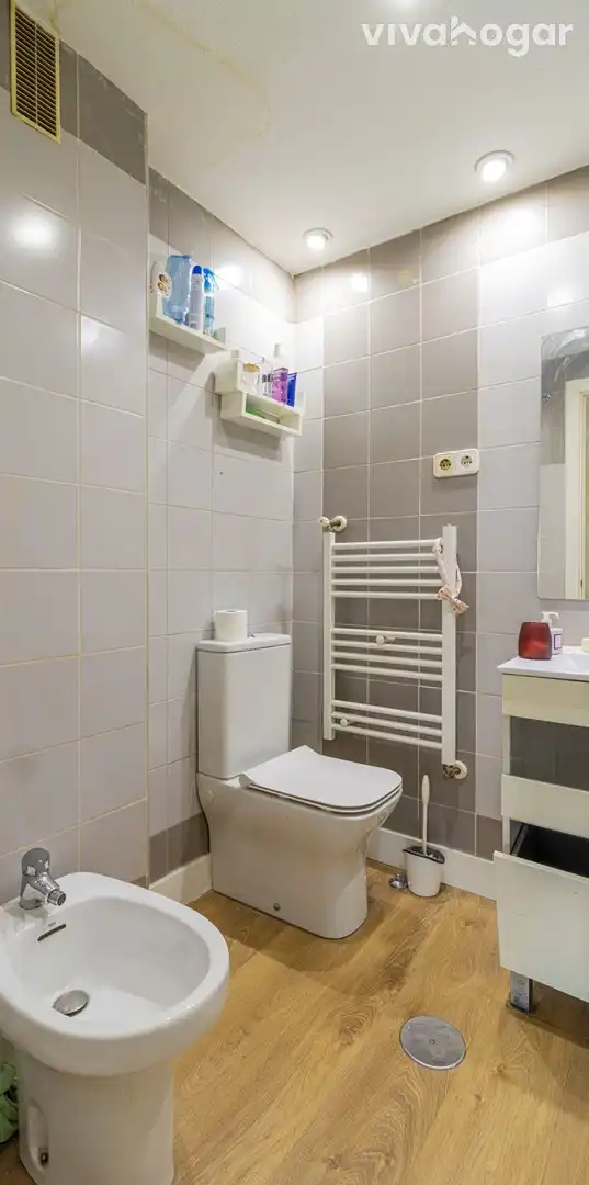 Bathroom of Flat for sale in Madrid  with Balcony