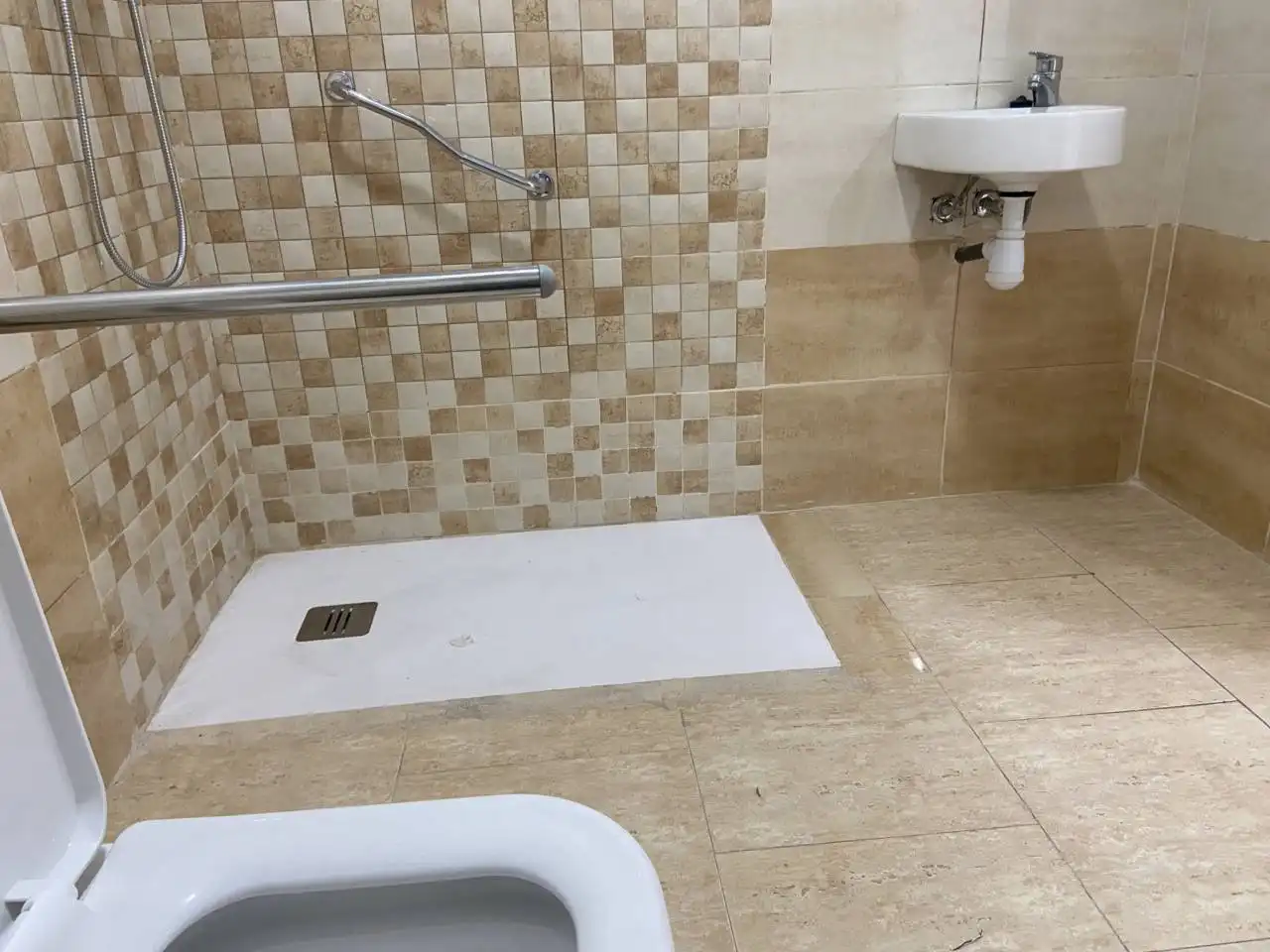 Baño de Local de alquiler en Torrent con Aire acondicionado