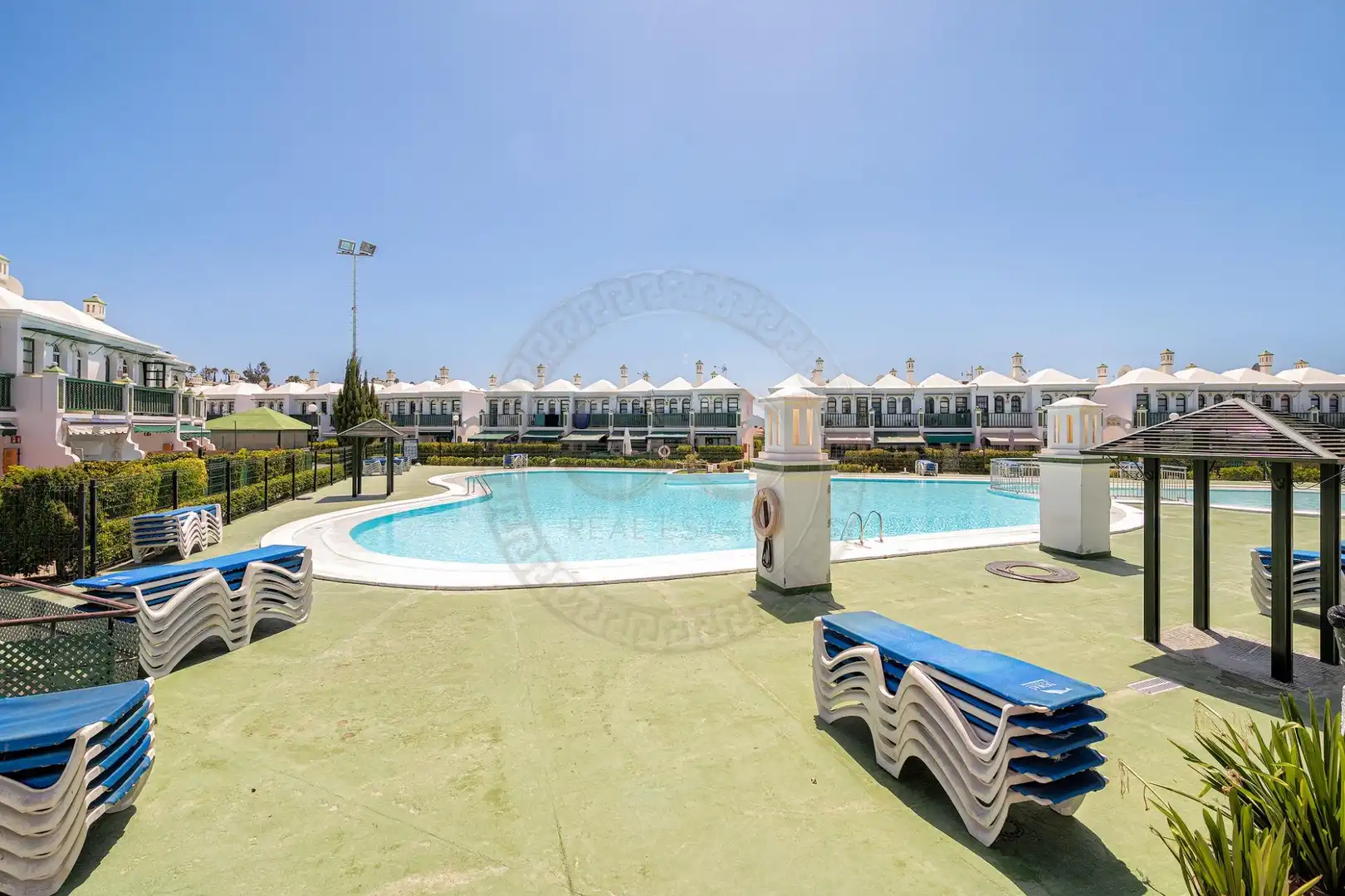 Piscina de Casa adosada en venda en San Bartolomé de Tirajana amb Aire condicionat, Jardí privat i Terrassa