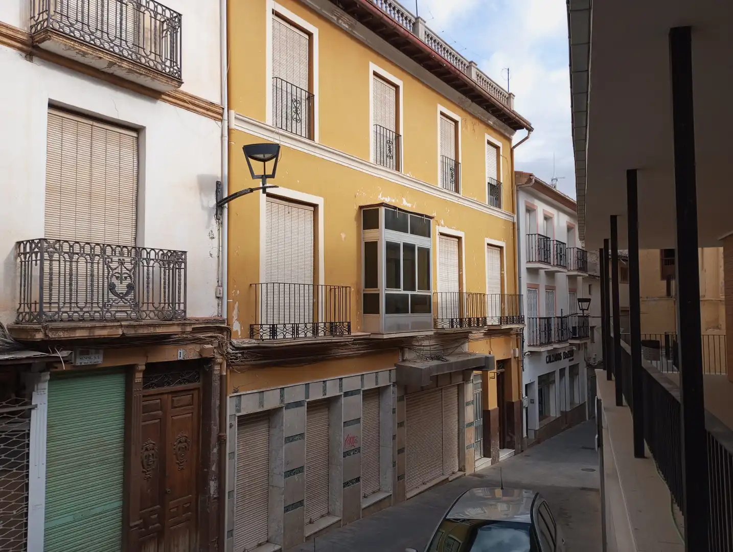 Vista exterior de Edificio en venta en Baza