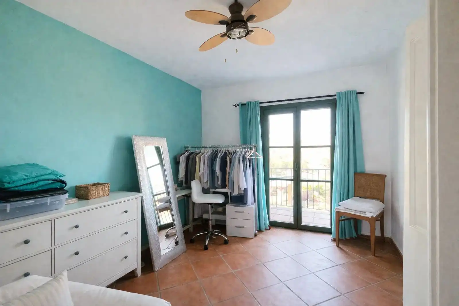 Dormitori de Casa adosada en venda en Sotogrande amb Terrassa, Balcó i Piscina comunitària